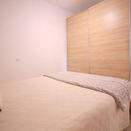 Barrio De Triana - Bidasoa Facil Aparcamiento เซบีญา ภายนอก รูปภาพ