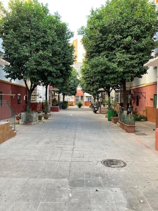 Barrio De Triana - Bidasoa Facil Aparcamiento เซบีญา ภายนอก รูปภาพ